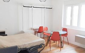 Economo B5 Tirabora Short Rent
